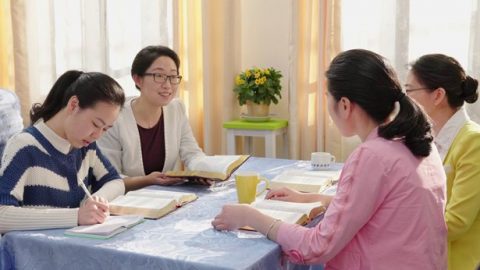 主已在東方顯現了