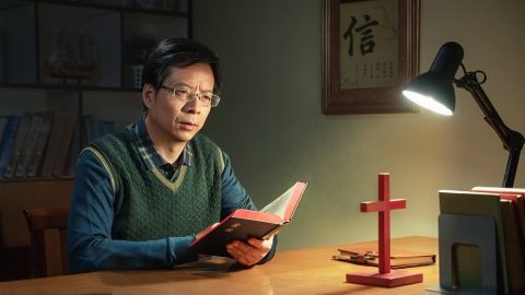 經上説：「誰能控告神所揀選的人呢？有神稱他們為義了（或作：是稱他們為義的神嗎），誰能定他們的罪呢？」（羅8：33-34）這就説明主耶穌釘十字架赦免了我們一切的罪，主已經不看我們為罪了，誰還能控告呢？