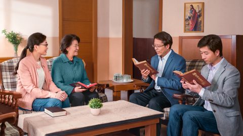 主的應許是他再來接我們進天國，而你們却見證主已經道成肉身來作末世的審判工作，聖經上明確預言説，主有能力、有大榮耀駕雲降臨，這和你們見證主已道成肉身隱秘降臨怎麽不一樣呢？