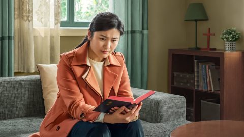 因为主必亲自从天降临，有呼叫的声音和天使长的声音，又有神的号吹响