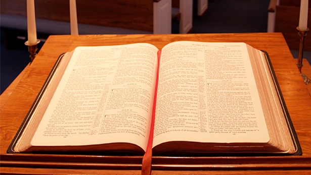 聖經是人編輯的,並不是神編輯的,聖經不能代表神