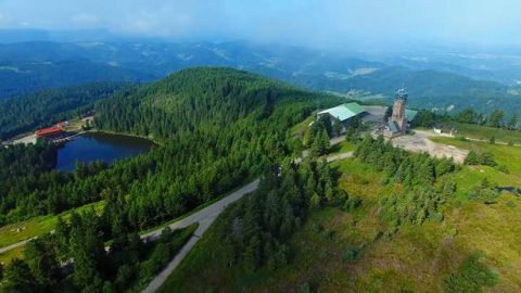 大山守護著沉睡中的人類